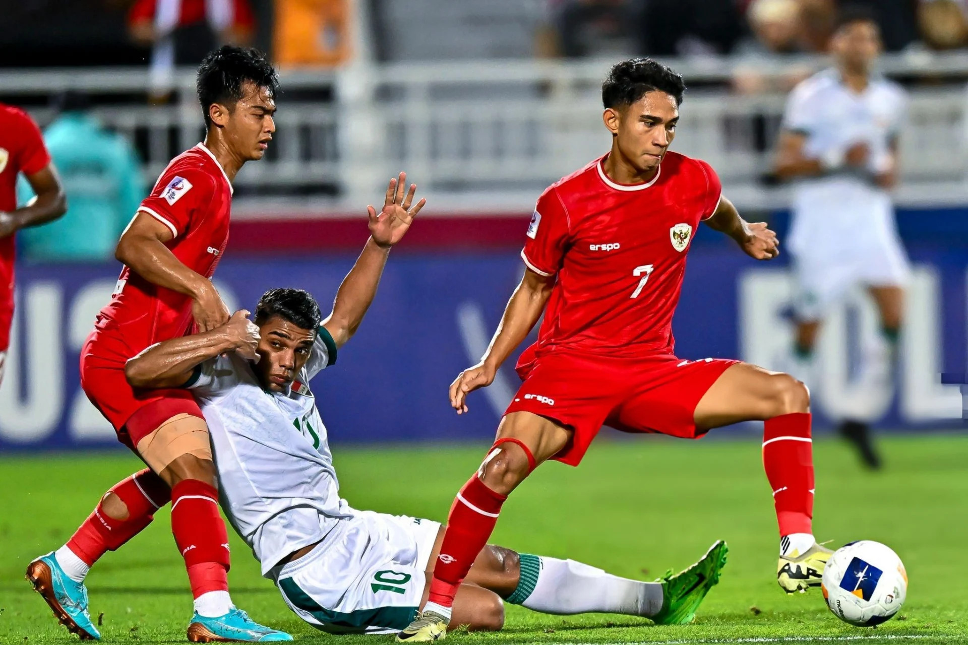  Trực tiếp bóng đá Indonesia 0-0 Iraq: Chủ nhà thót tim