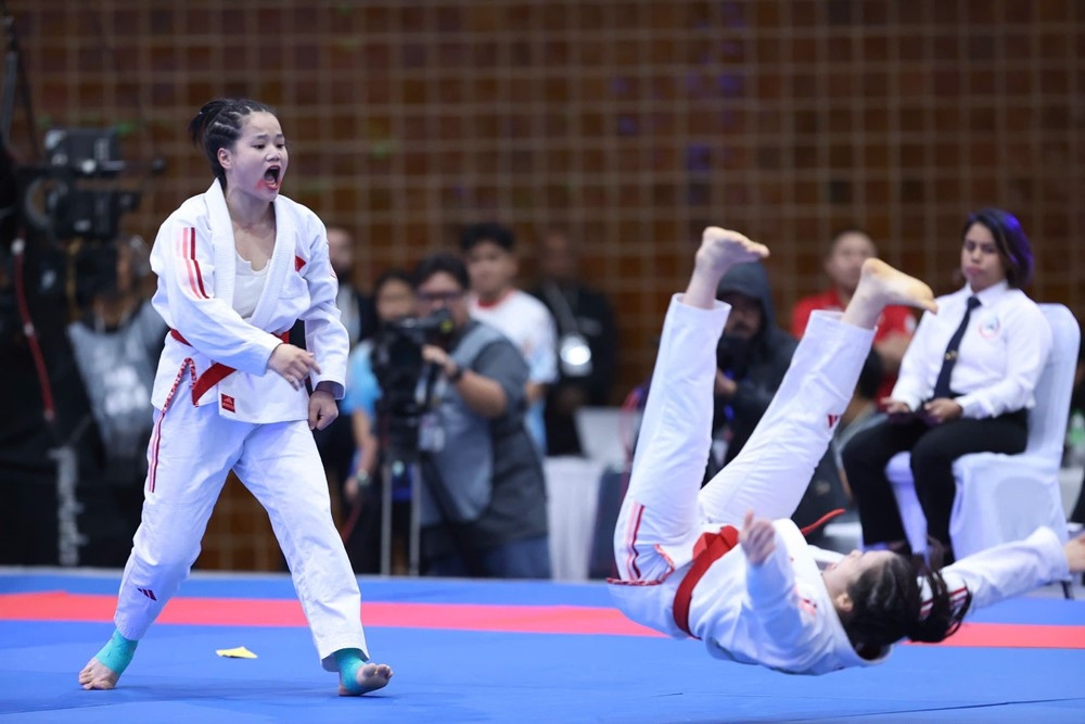 Trực tiếp SEA Games ngày 10/12: Việt Nam có tấm HC đầu tiên