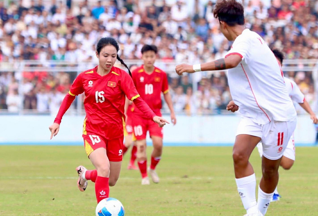 Lịch thi đấu bóng đá hôm nay 14/12: Nữ Việt Nam đá bán kết SEA Games
