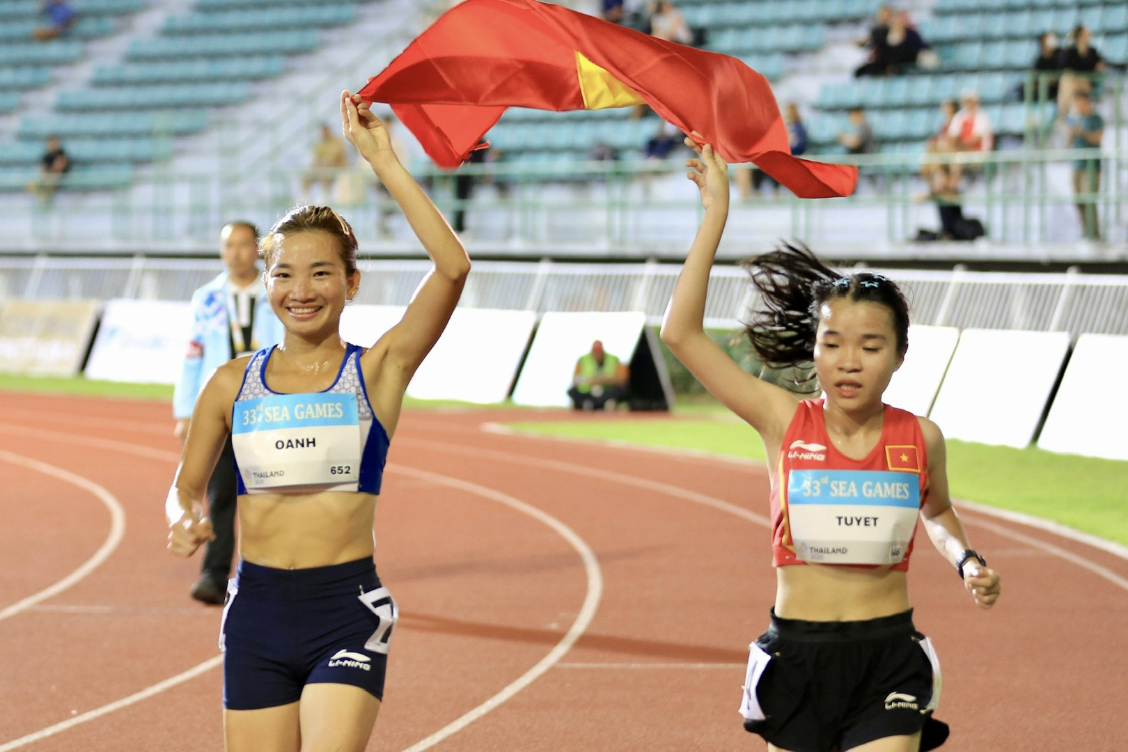 Trực tiếp SEA Games ngày 15/12: Bóng chuyền nữ giành HCB