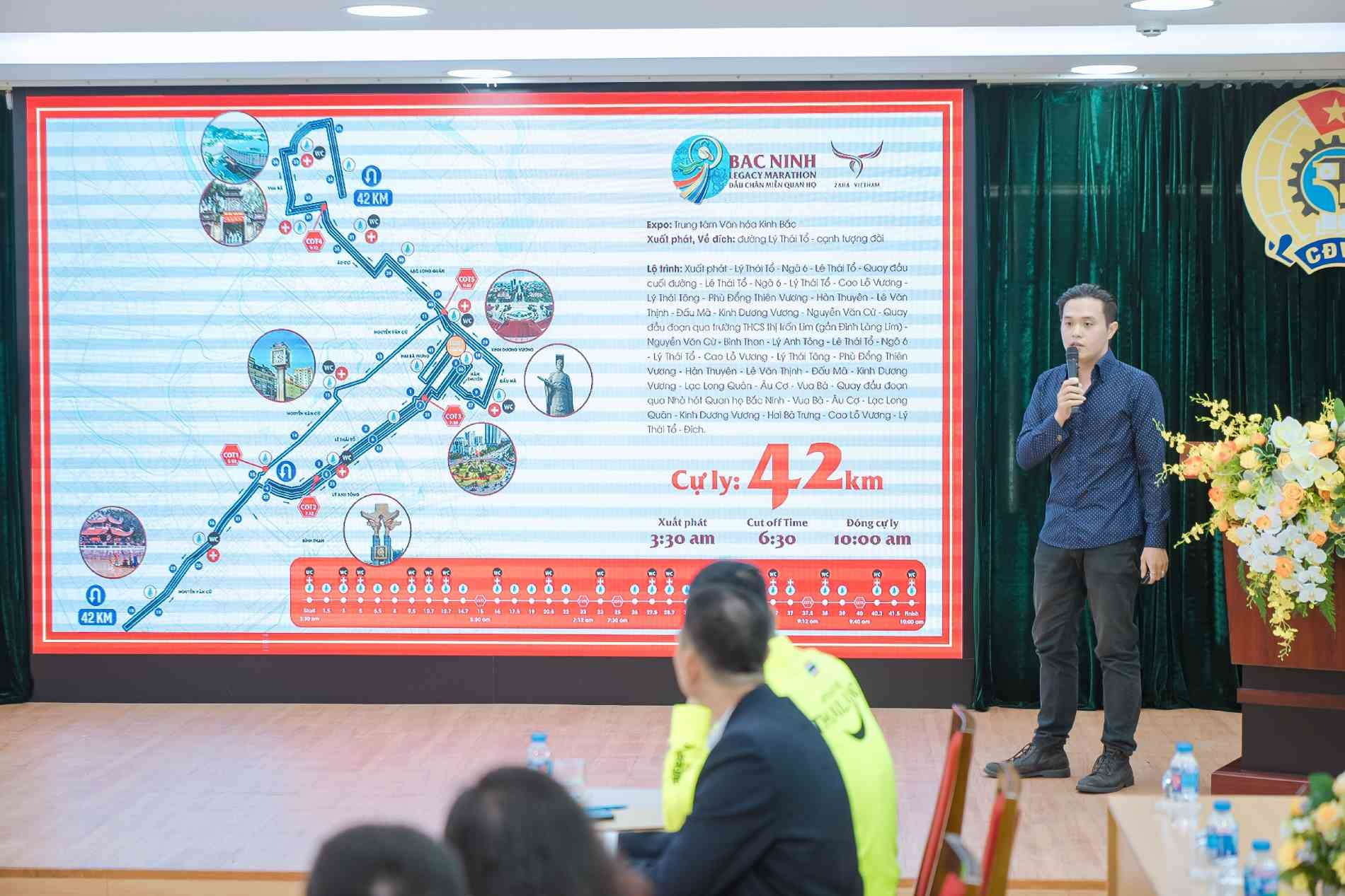 Hơn 5000 runner chạy qua miền di sản quan họ Bắc Ninh