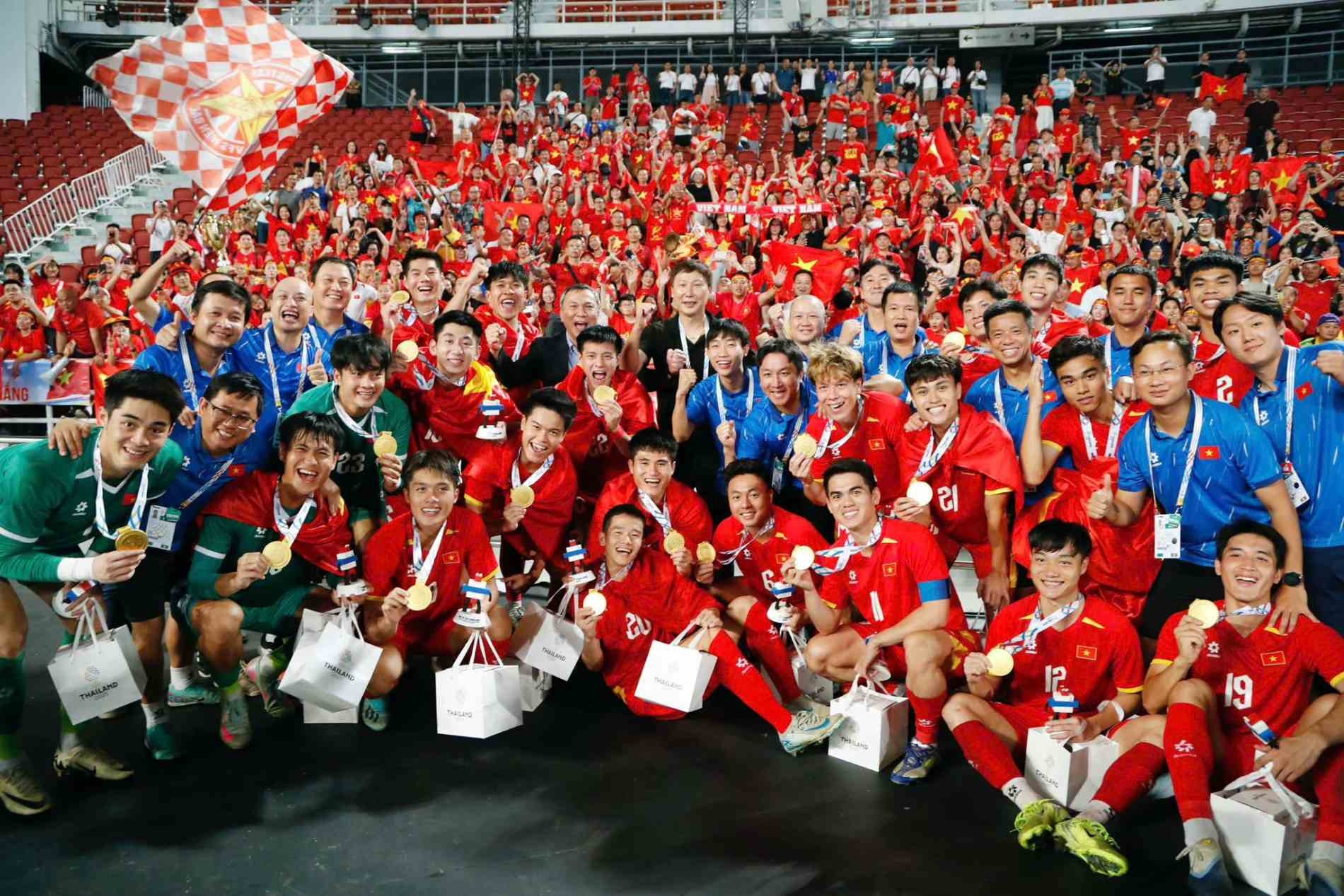 U22 Việt Nam giành HCV SEA Games 33: Từ nước... tính sai của HLV Kim Sang Sik