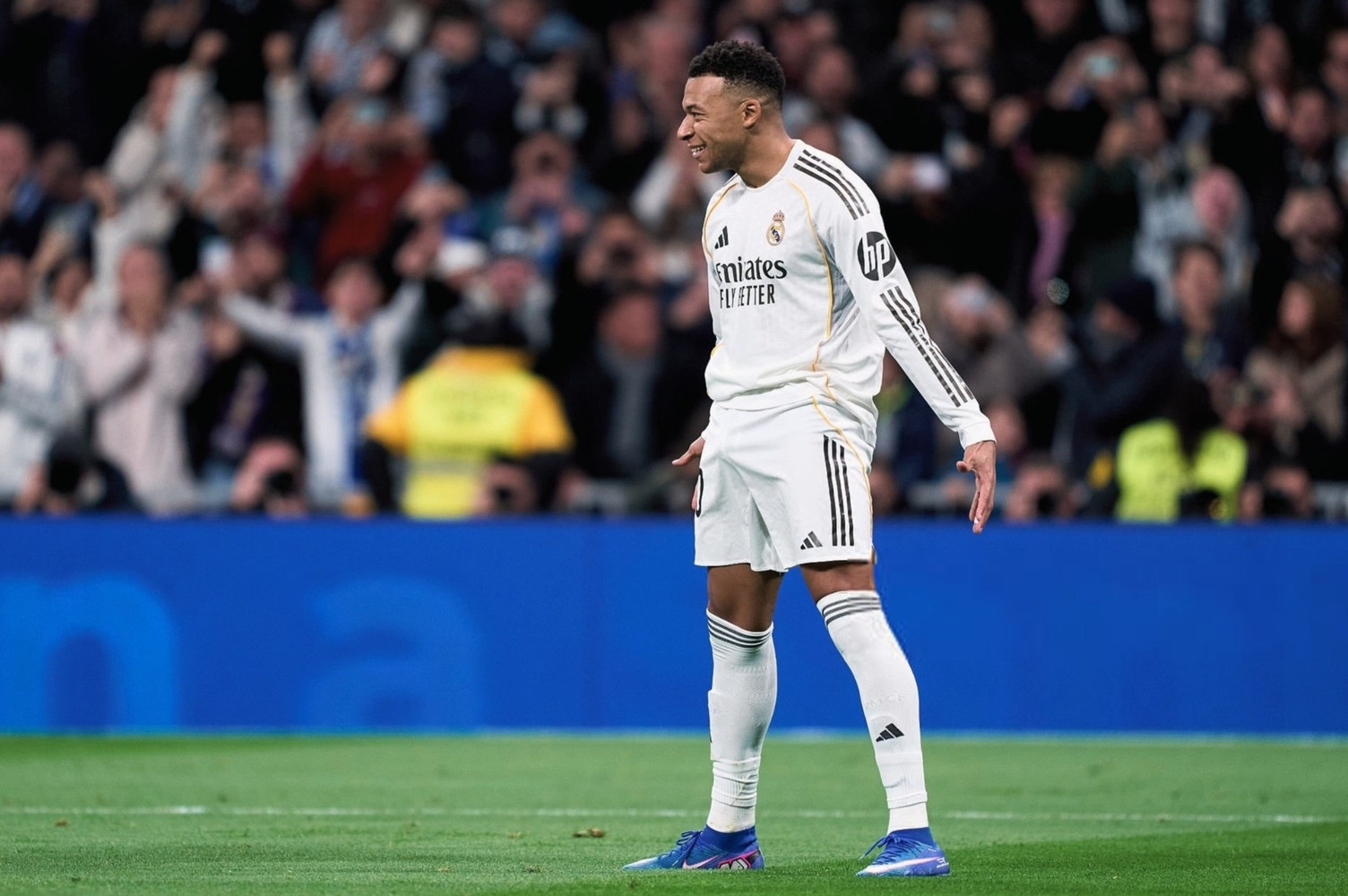 Mbappe san bằng kỷ lục của Ronaldo, Real Madrid áp sát Barca