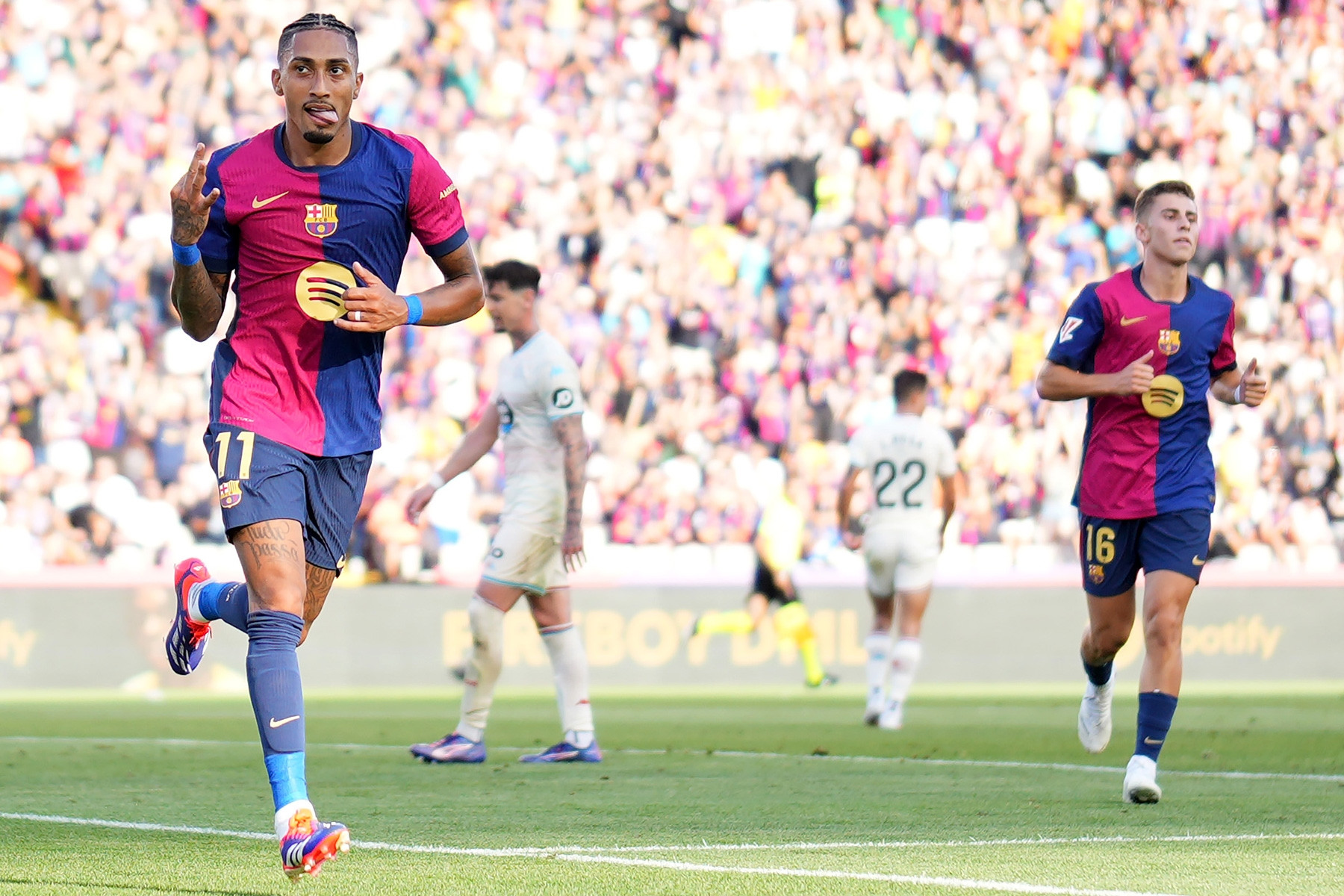 Trực tiếp bóng đá Villarreal 0-1 Barcelona: Raphinha trừng phạt chủ nhà