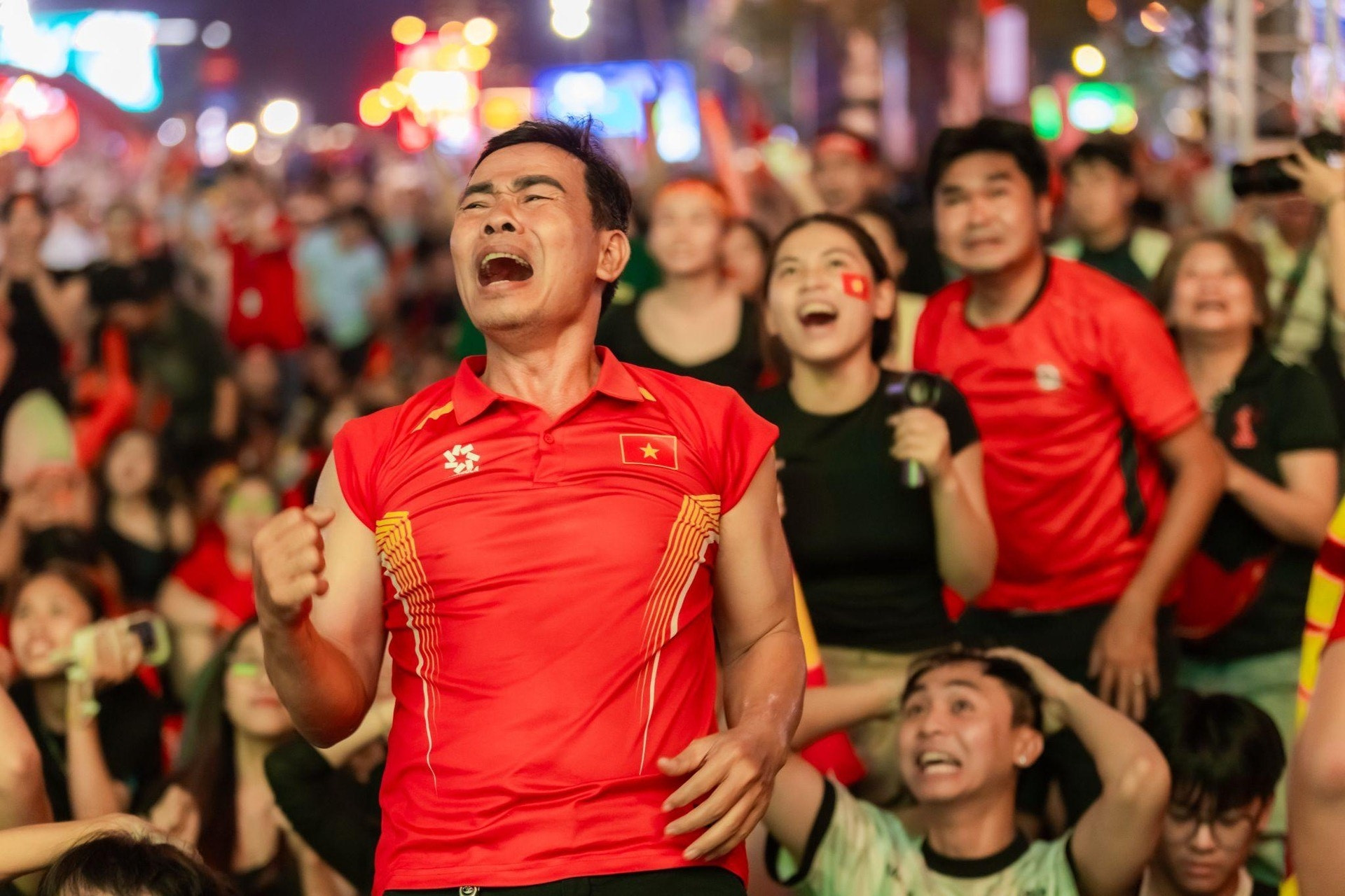 Vô địch bóng đá nam SEA Games 33: Bia Saigon ‘thắp lửa’ trên Đại lộ Lê Lợi