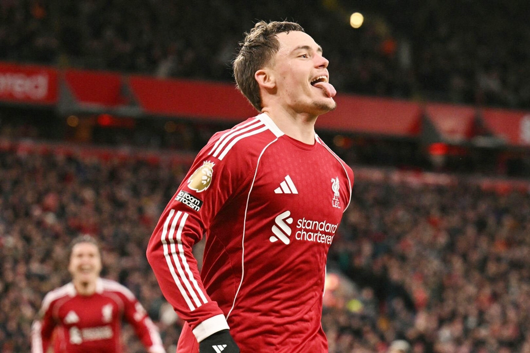 Liverpool thắng vất vả đội bét bảng