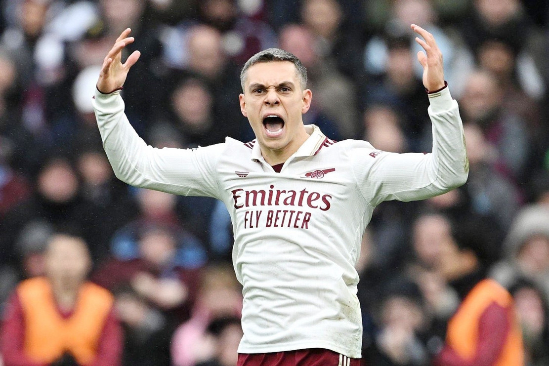 Trực tiếp Aston Villa 1-1 Arsenal: Trossard gỡ hòa (H2)