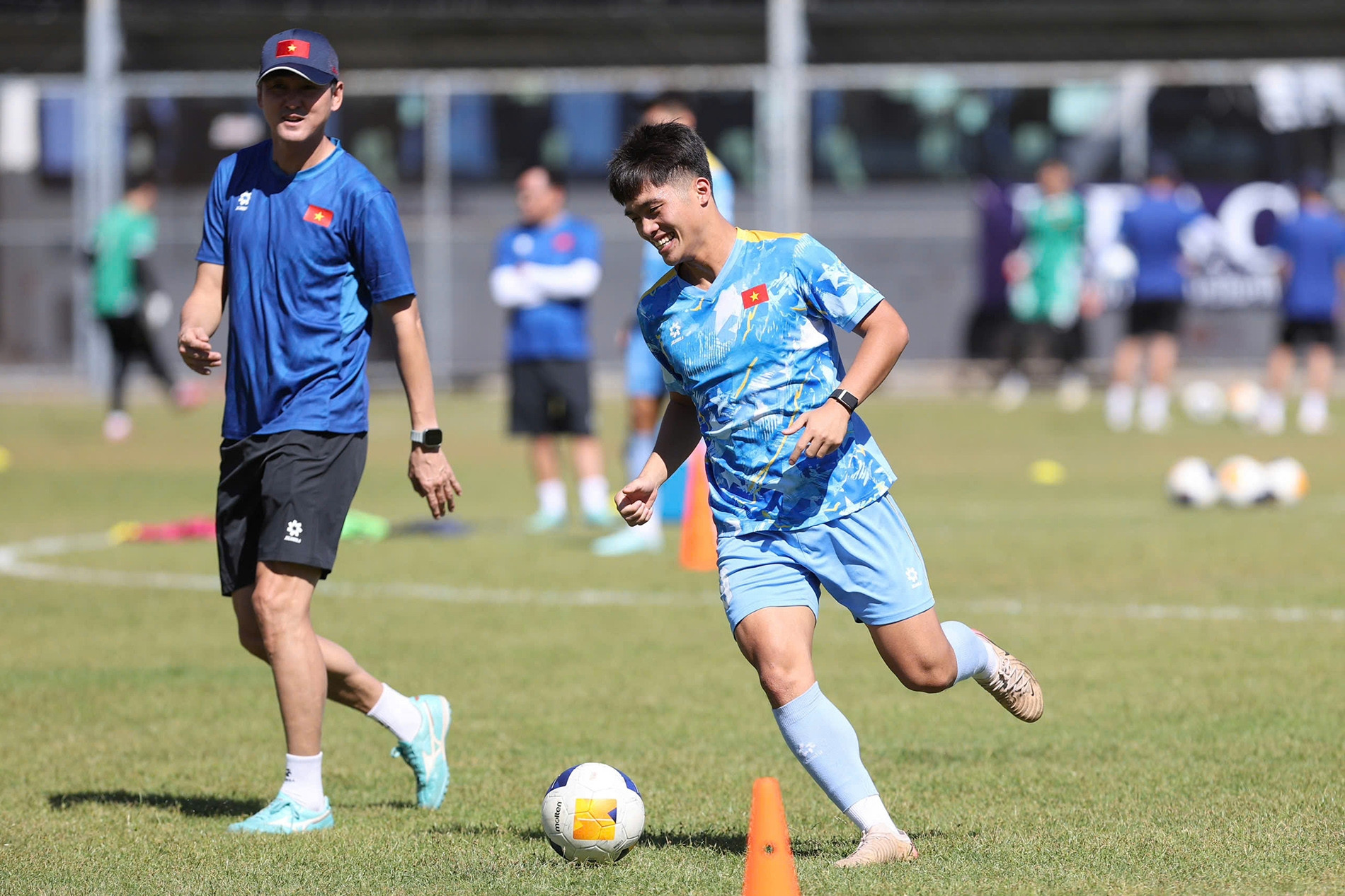 U22 Việt Nam tập luyện giữa trưa, quyết đấu U22 Malaysia