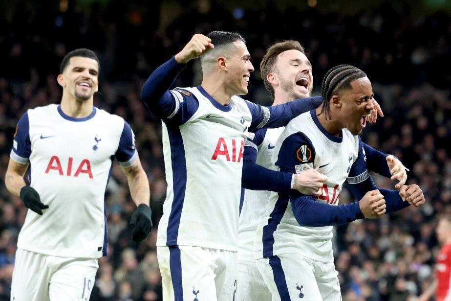  Tottenham lật ngược thế cờ vào tứ kết Europa League