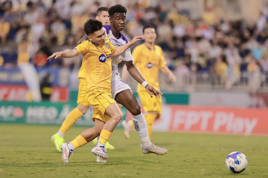 Trực tiếp bóng đá SLNA 1-0 Hà Nội: Chủ nhà mở điểm