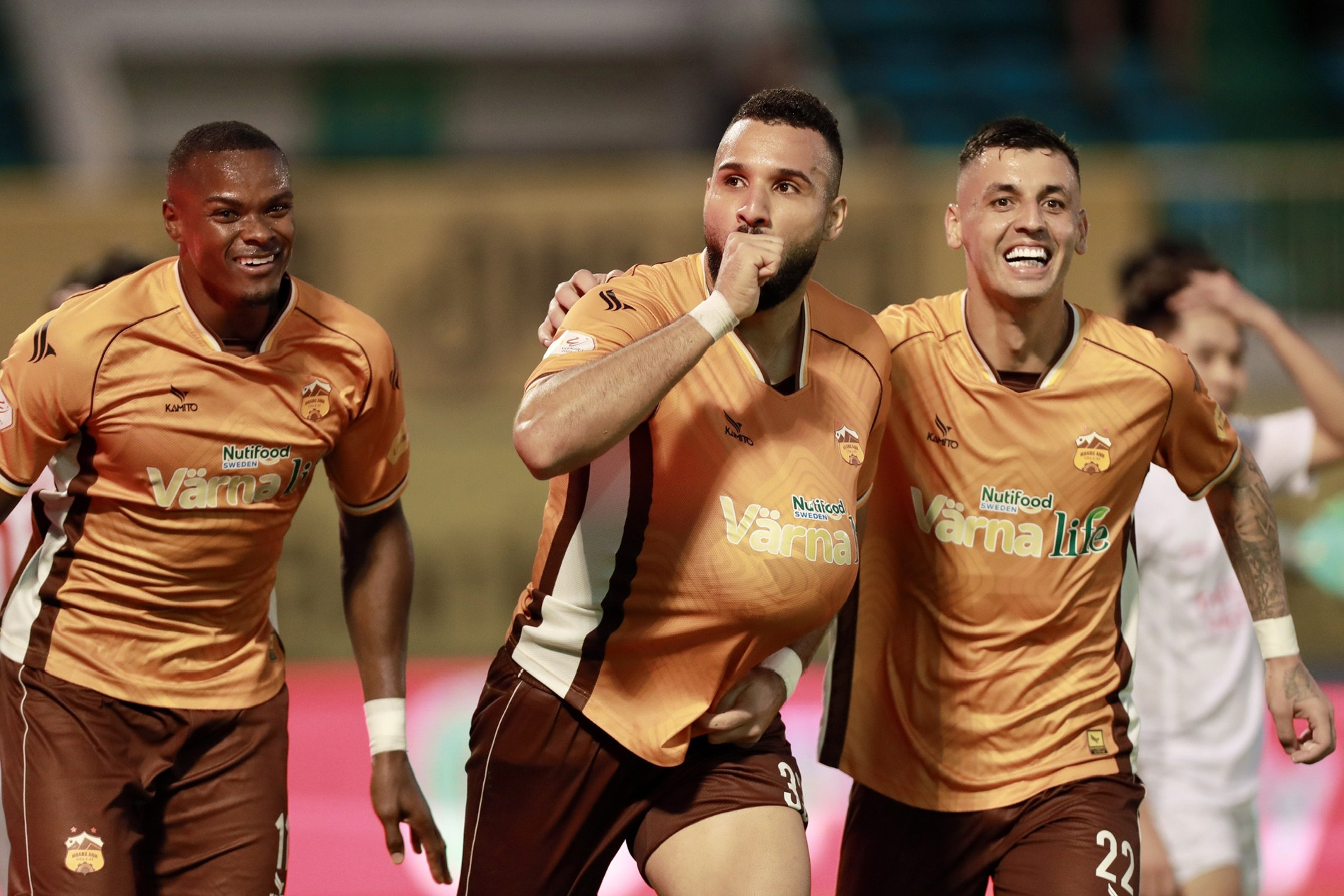 HAGL lại khiến V-League… tuyệt đối điện ảnh