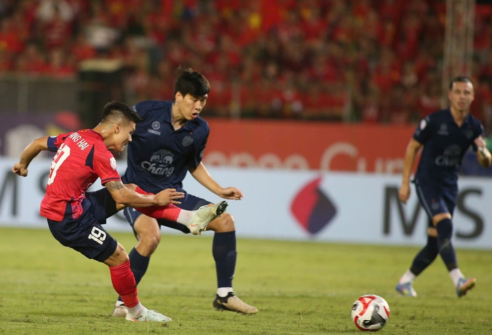 Trực tiếp bóng đá CAHN 1-0 Buriram: Artur mở tỷ số