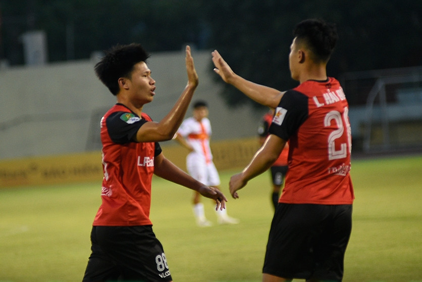 Trực tiếp bóng đá Ninh Bình 2-0 Trẻ TP.HCM: Tuyển thủ Việt Nam ghi tuyệt phẩm