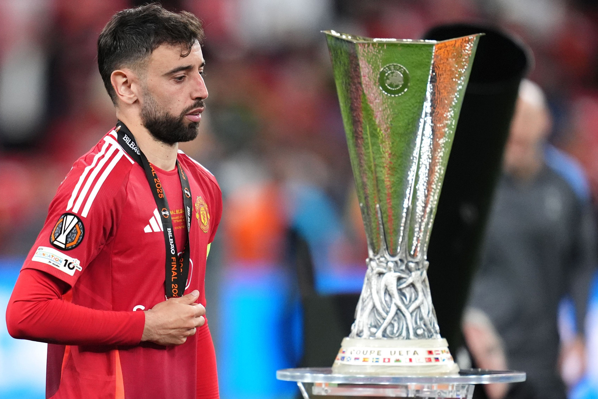 MU lại thua Europa League: Biểu tượng thất bại Bruno Fernandes