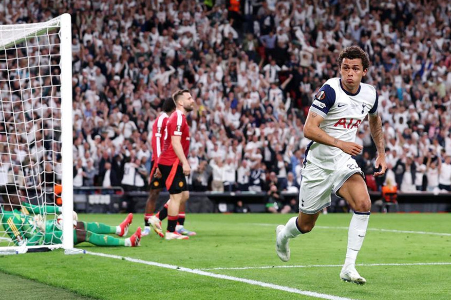 Trực tiếp chung kết MU 0-0 Tottenham: Luke Shaw phản lưới (H2)