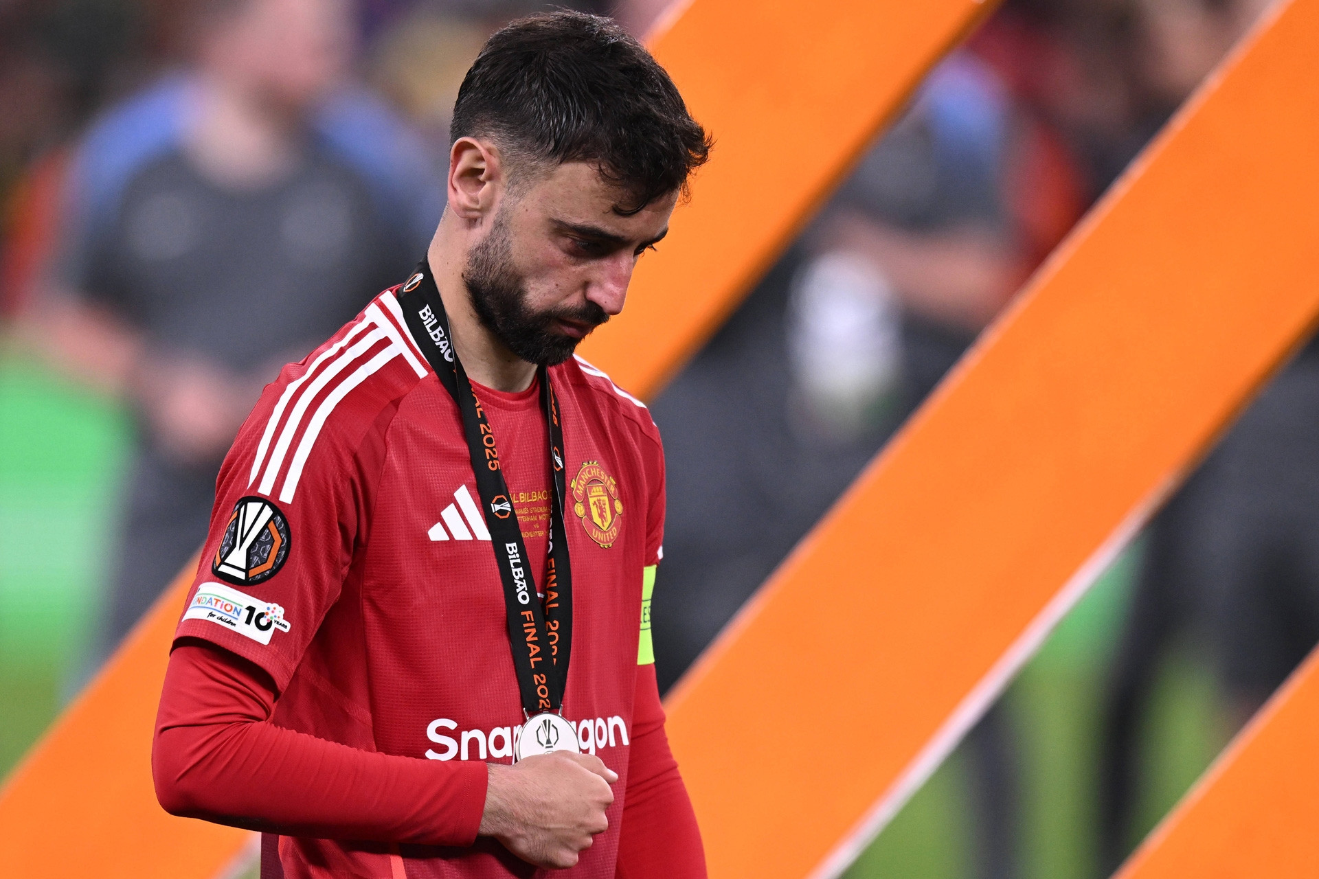 MU hụt Europa League: Quỷ đỏ trắng tay, bay ngay 2,8 tỷ USD