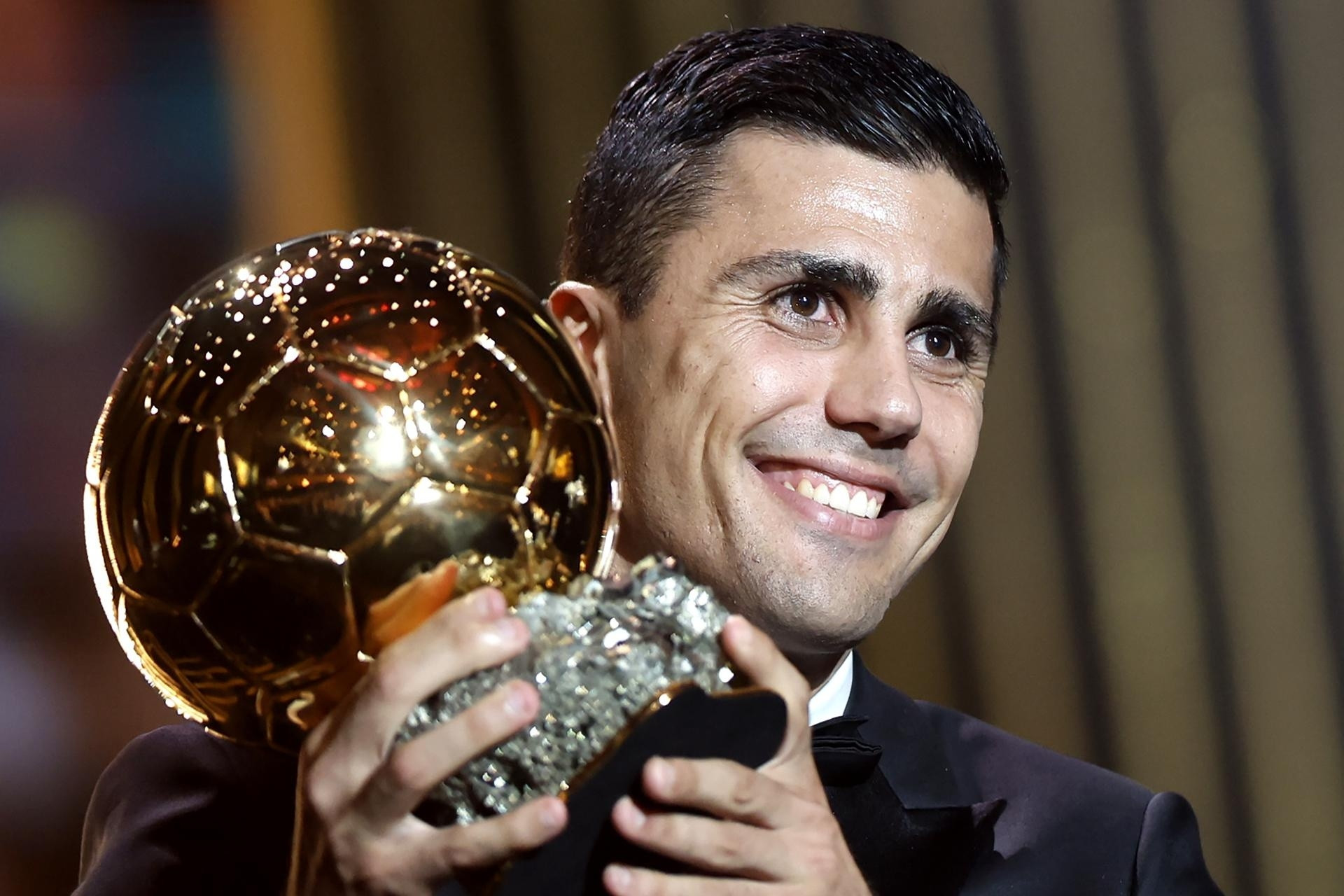 Real Madrid muốn mua Rodri thay Modric