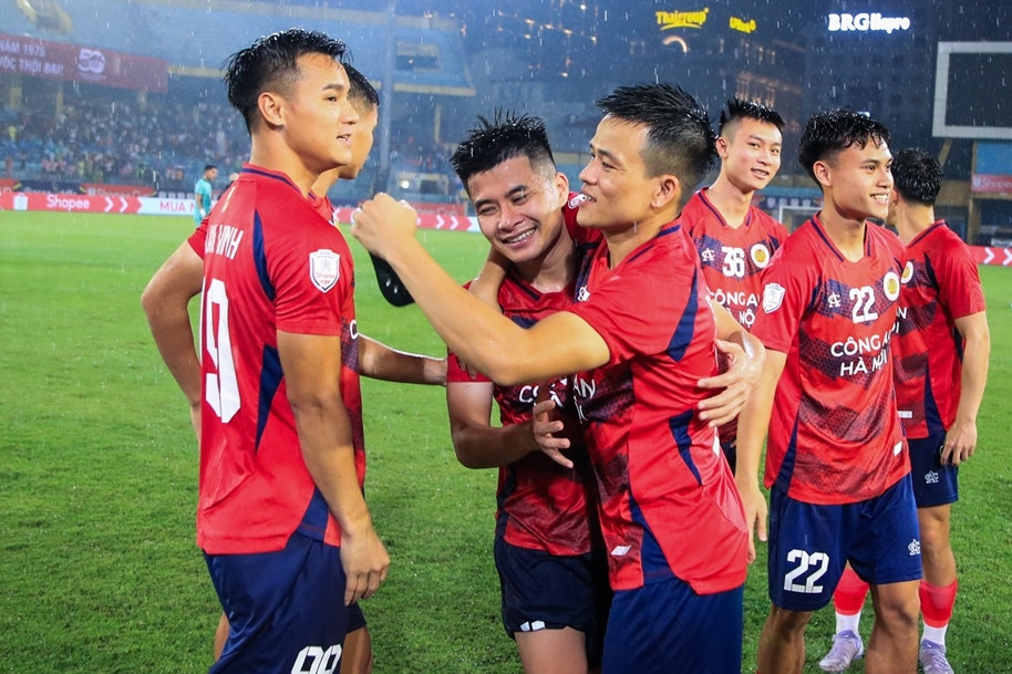 Trực tiếp bóng đá Quảng Nam 0-1 CAHN: Đội khách mở tỷ số