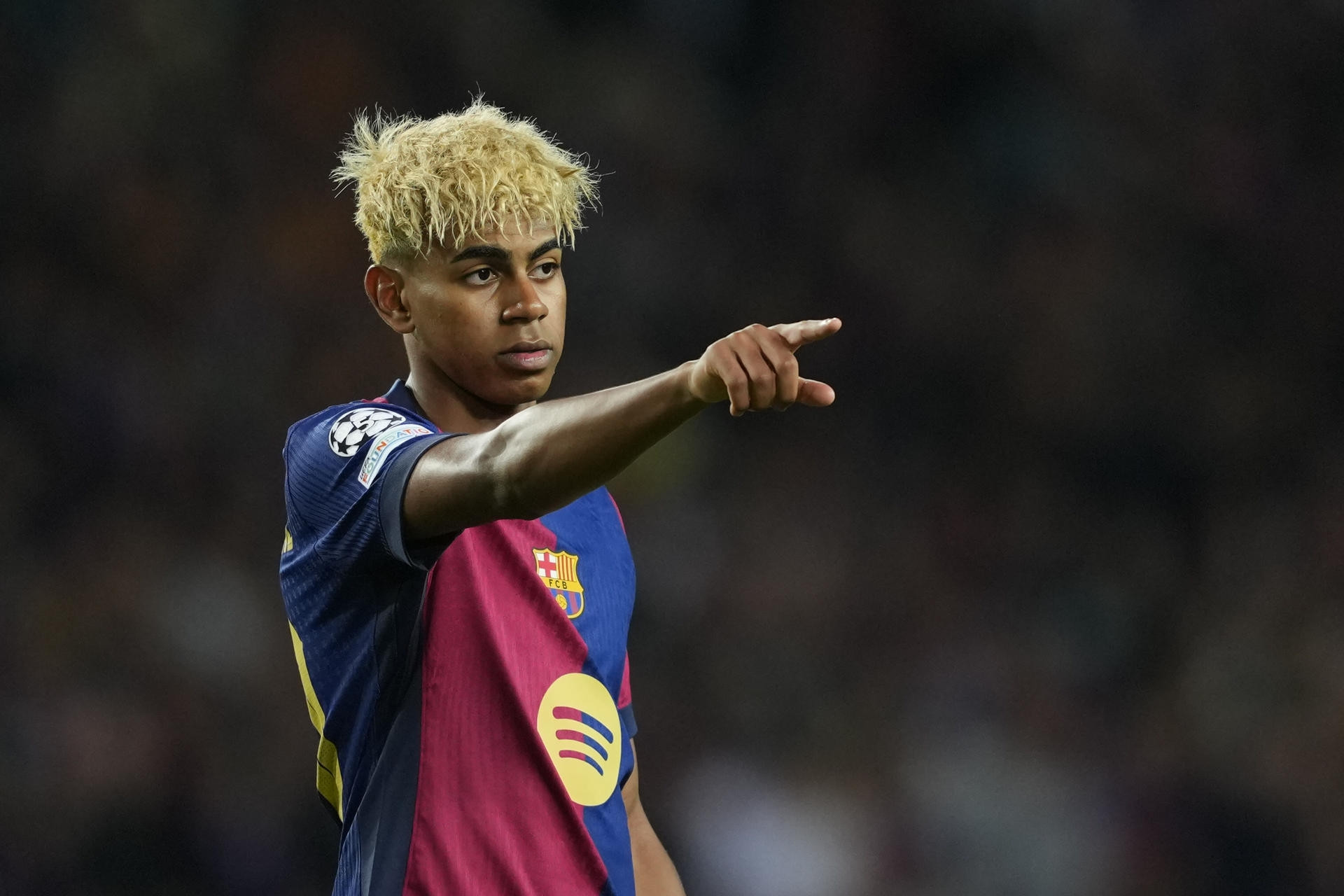 FIFA không muốn Barca vô địch Cúp C1, sếp bự chỉ đạo gấp