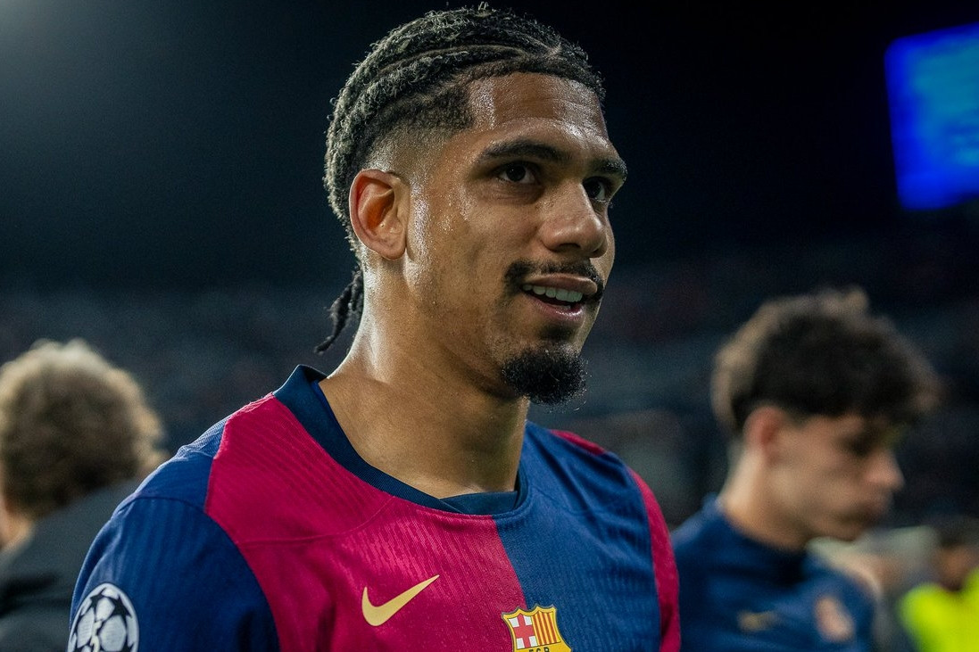 Tin tức về chuyển nhượng 7/5: MU lấy Araujo, Liverpool ký Dumfries