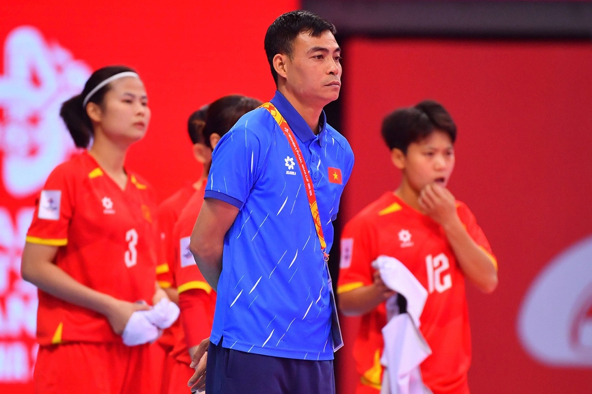 HLV tuyển futsal nữ Việt Nam chưa hài lòng dù thắng đậm Hong Kong