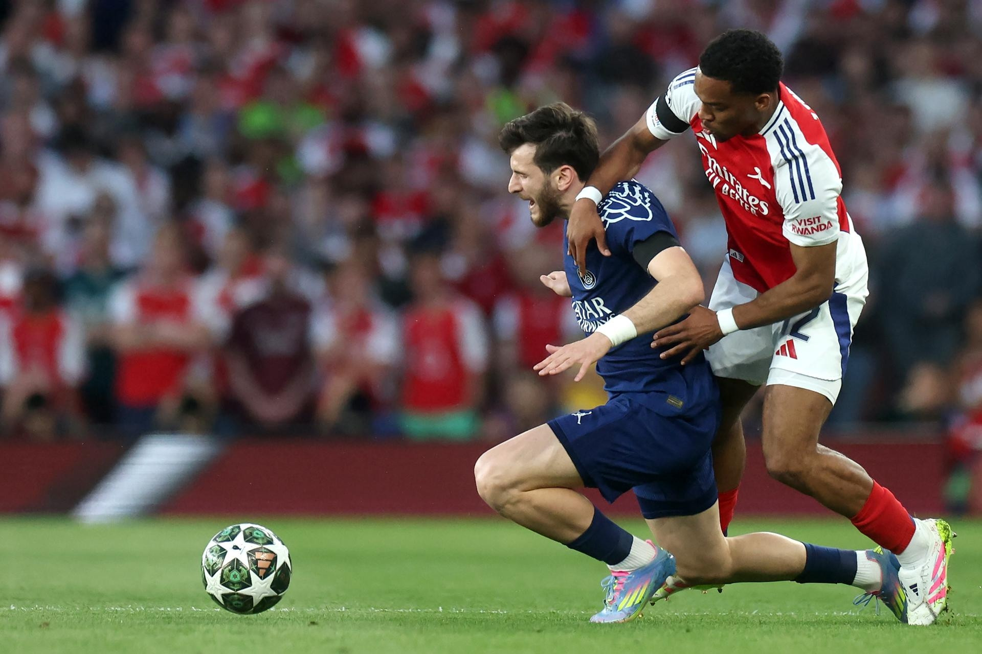 Mikel Arteta tung 'chiêu độc', Arsenal tuyên bố thắng PSG