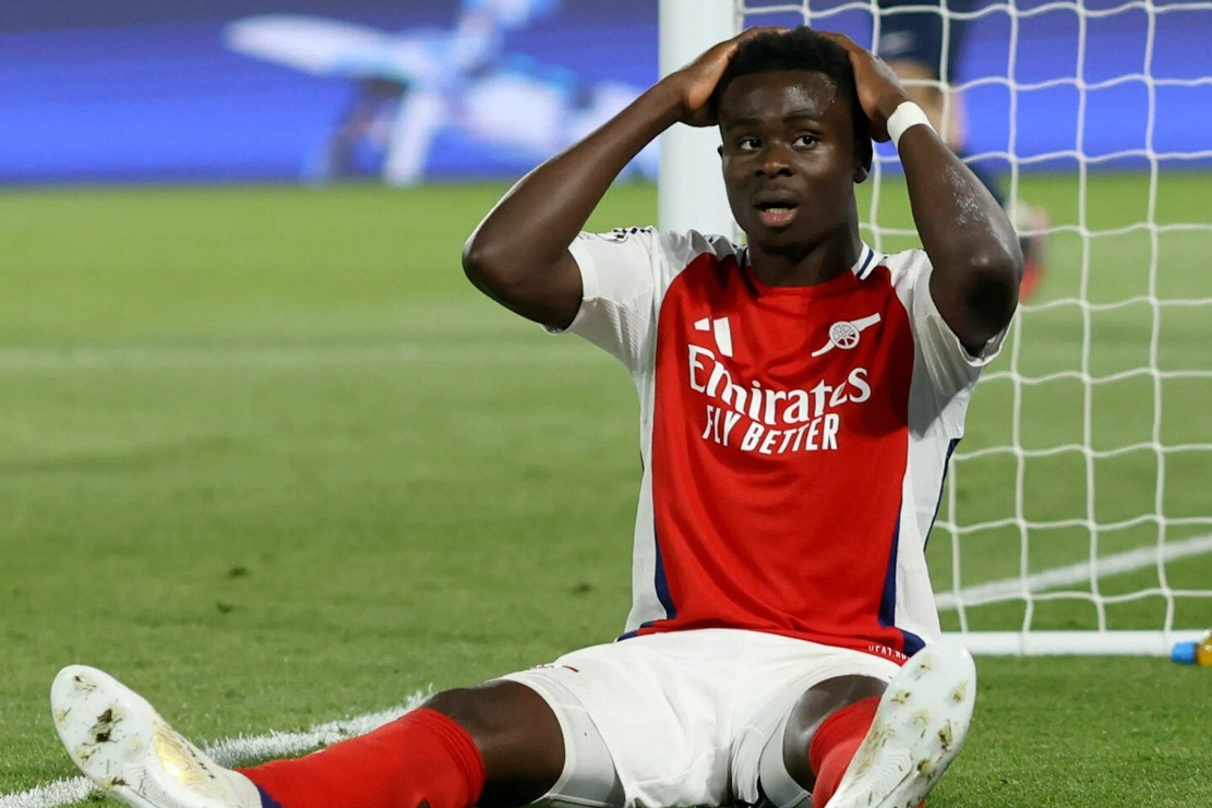 Saka sẽ mất ngủ vì pha bỏ lỡ khó tin trước PSG