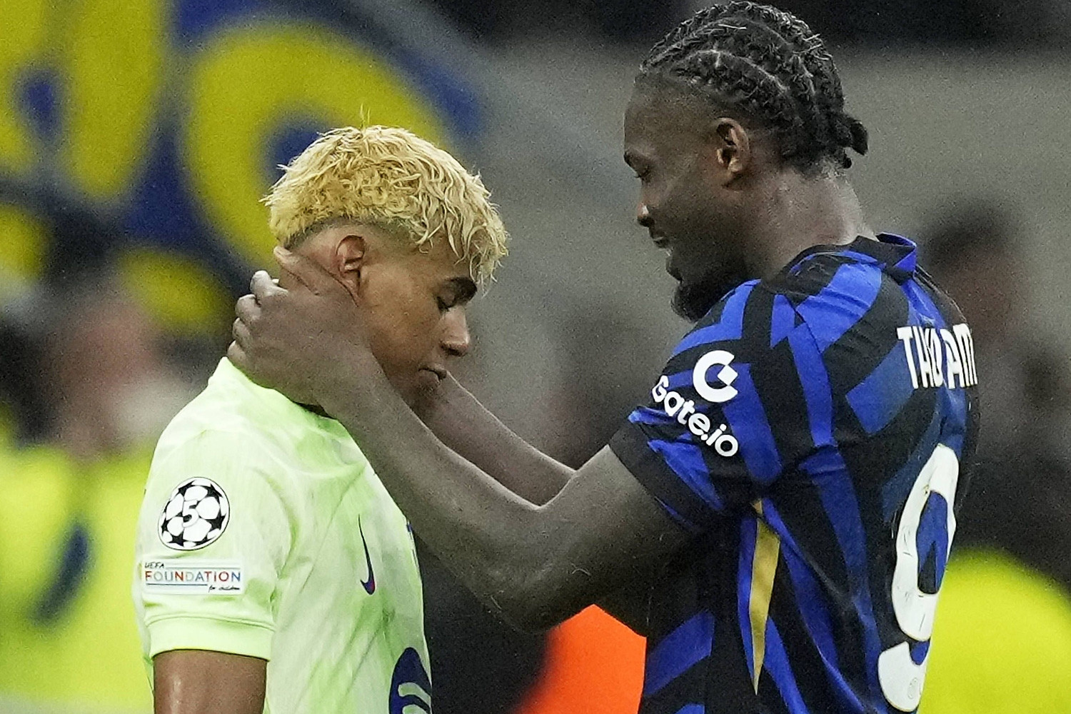 Lamine Yamal và 2 mặt Barca: Bài học về sự khiêm tốn