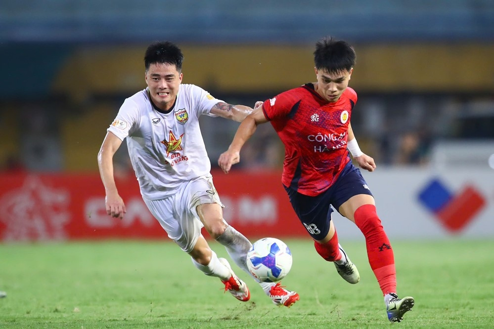 Trực tiếp bóng đá CAHN vs Hà Tĩnh: Ép sân tìm bàn thắng
