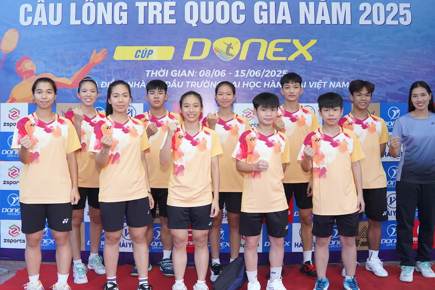 Gần 200 VĐV tranh tài tại giải vô địch cầu lông trẻ Quốc gia 2025
