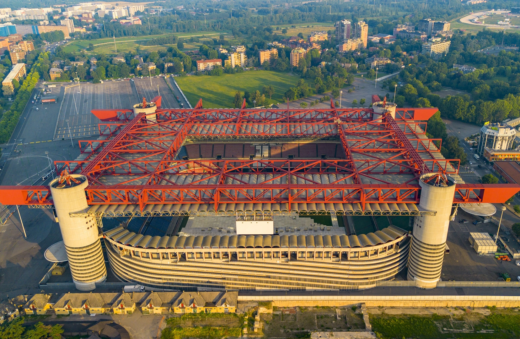 Bất ngờ với sân vận động San Siro 99 tuổi của hai đội bóng thành Milan