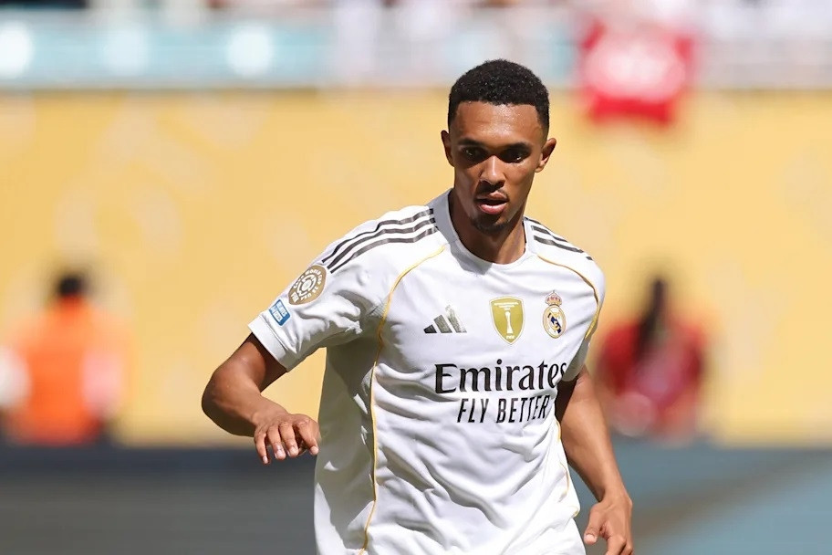 Trent Alexander-Arnold bị chê cười sau màn ra mắt Real Madrid
