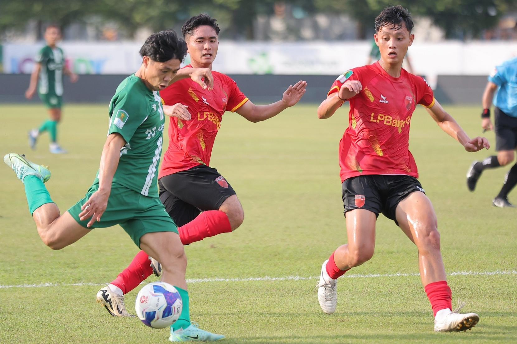 Đội bóng Công Phượng treo thưởng 'khủng" trước trận play-off tranh vé V-League