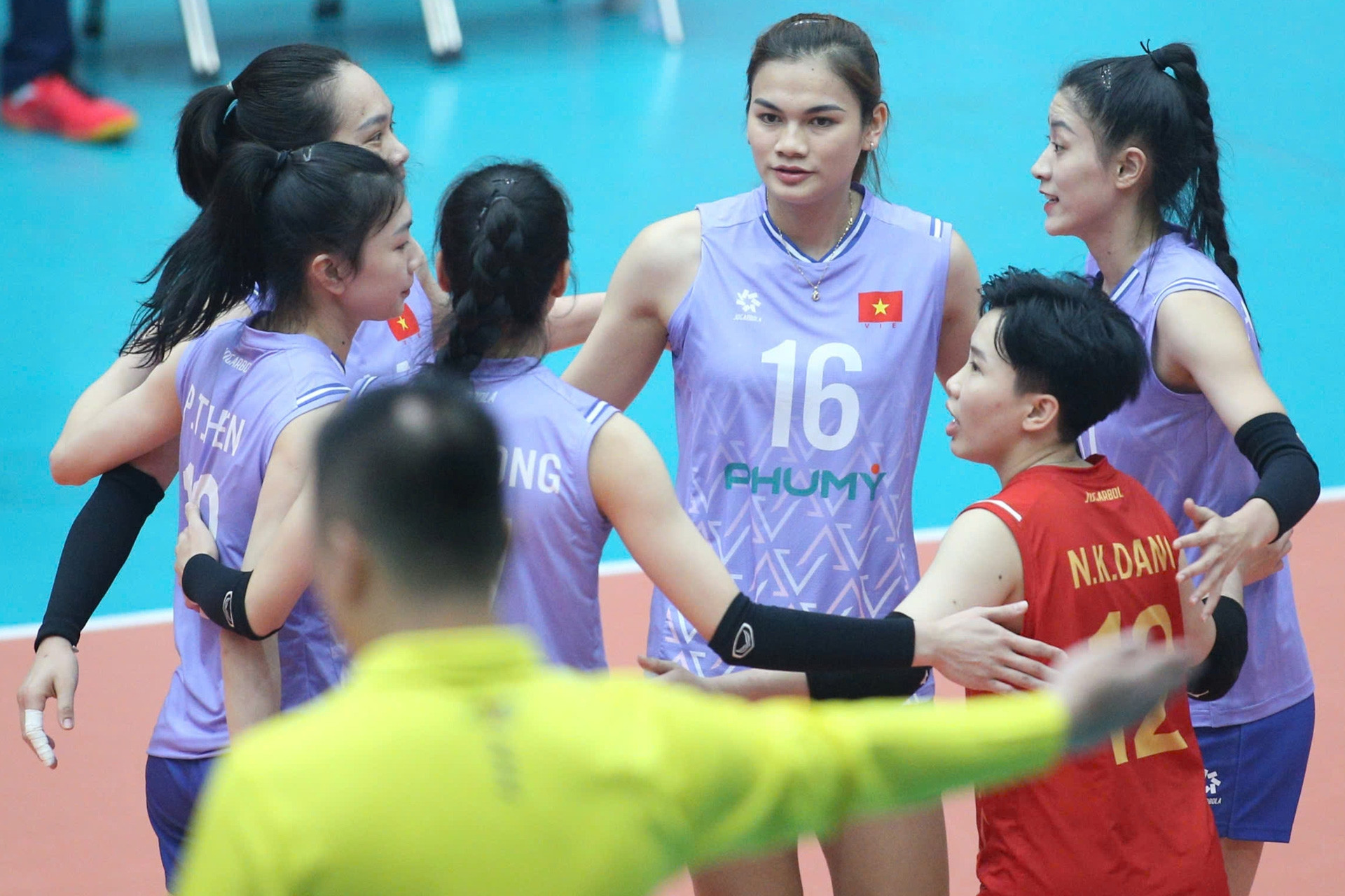 Trực tiếp bóng chuyền nữ Việt Nam 1-0 Australia (Set 2)