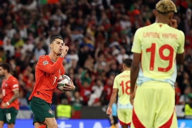Ghi bàn vào lưới Tây Ban Nha, Ronaldo lập kỷ lục độc nhất