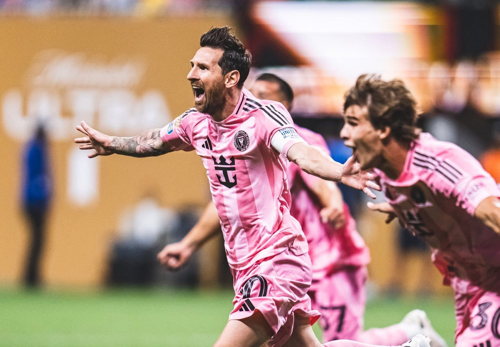 Messi lập siêu kỷ lục giúp Inter Miami thắng kịch tính