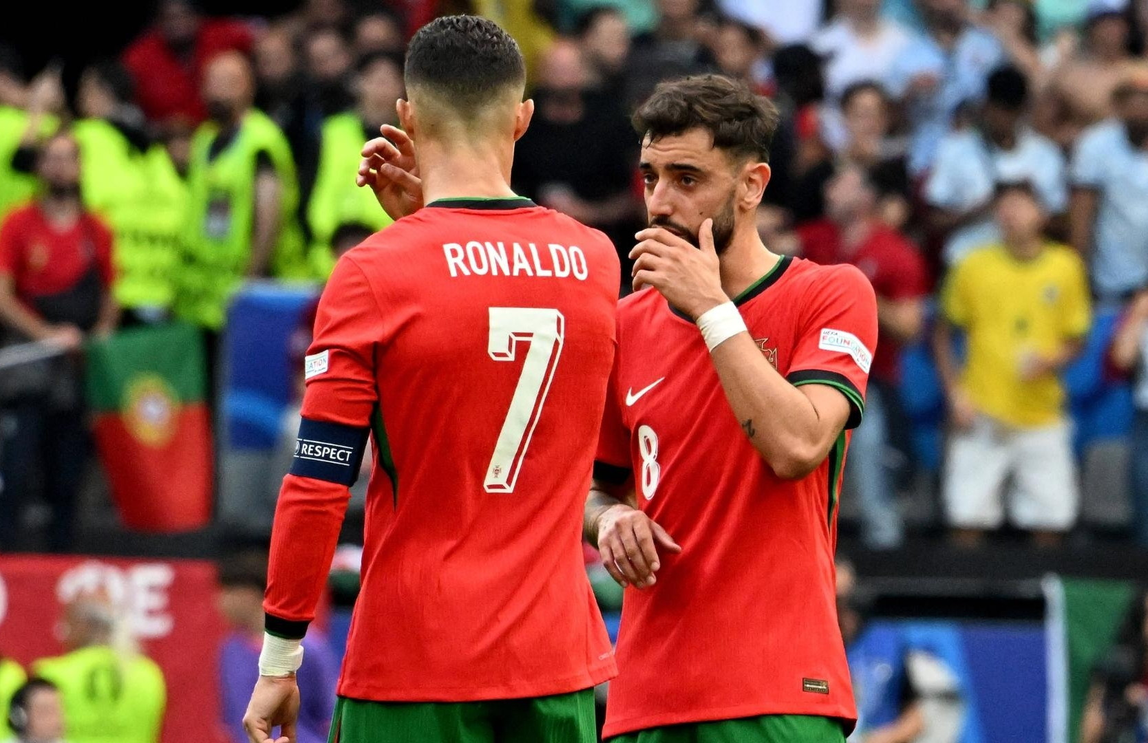 Ronaldo dàn xếp để Bruno Fernandes về Al Nassr