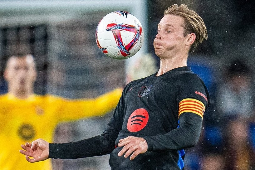 Barca ra tối hậu thư cho De Jong
