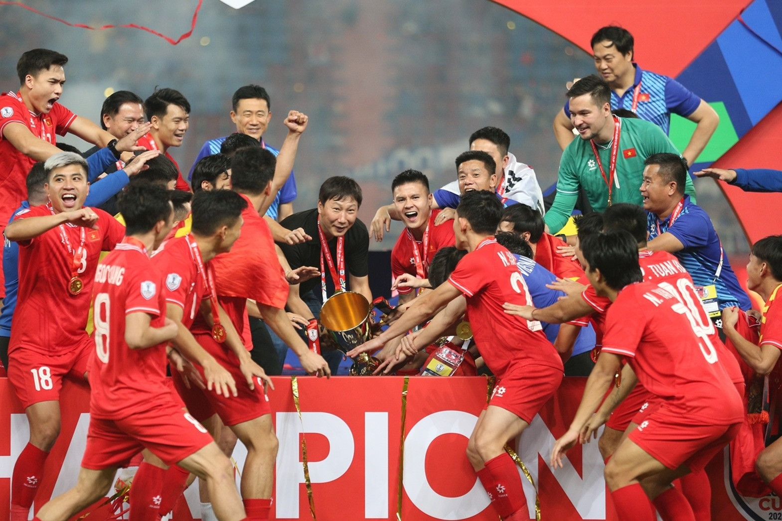HLV Kim Sang Sik bật mí ‘chiến thuật khăn tắm’, lấy vé World Cup 2030
