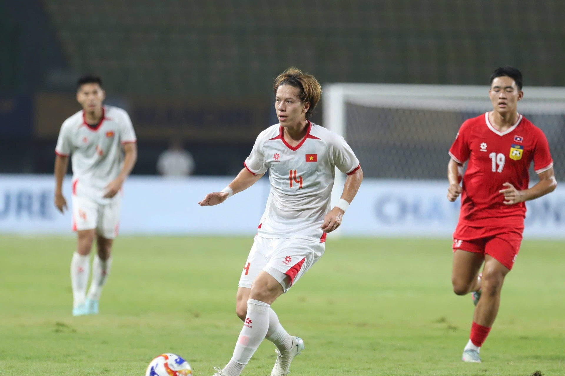 Cầu thủ Việt kiều đổ bộ V-League: Mừng nhiều mà lo cũng... lắm