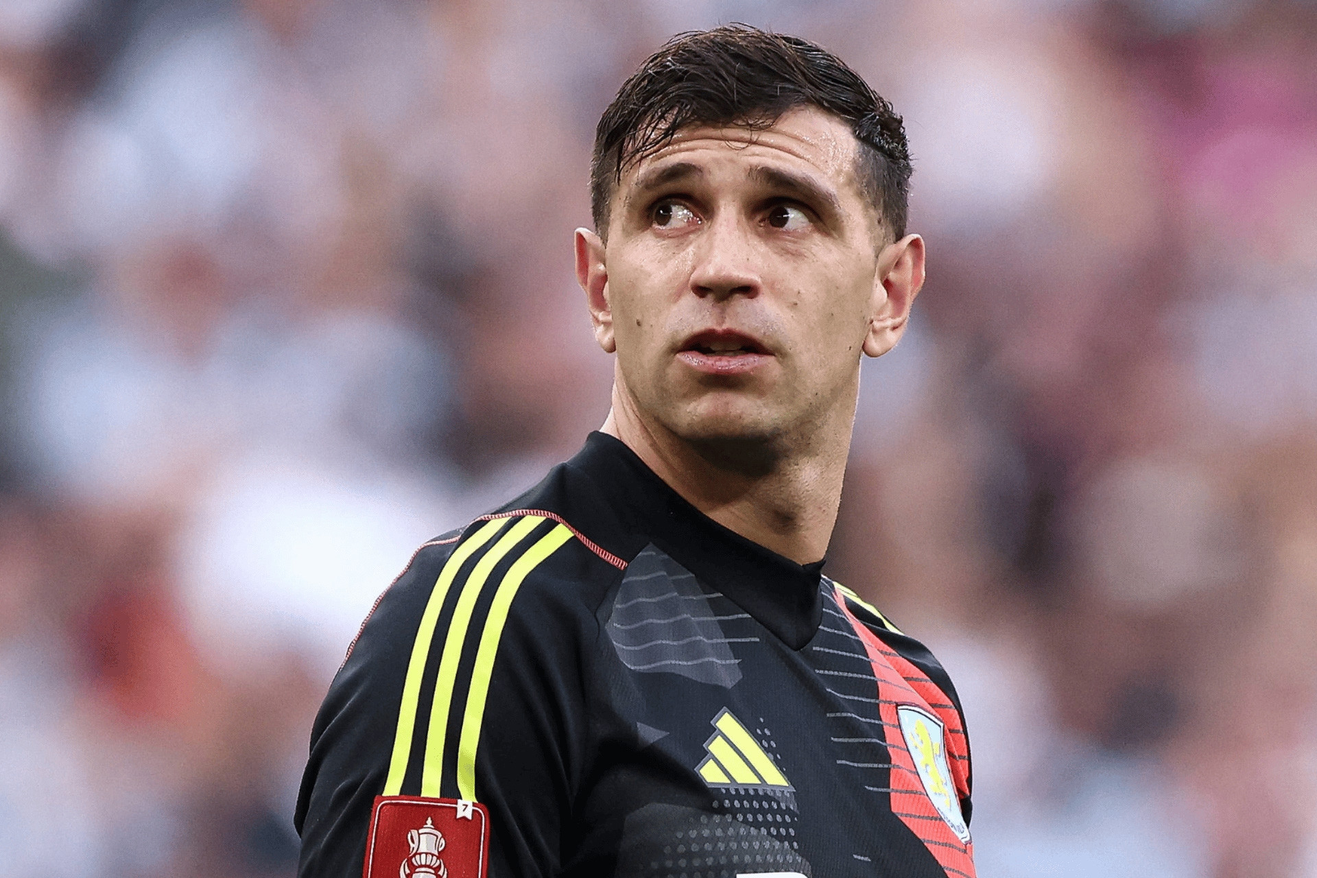 Dibu Martinez yêu cầu chuyển nhượng gấp đến MU