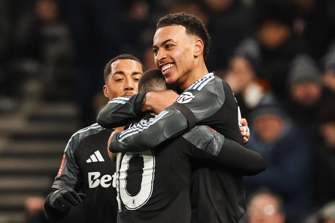 Aston Villa loại Tottenham khỏi FA Cup