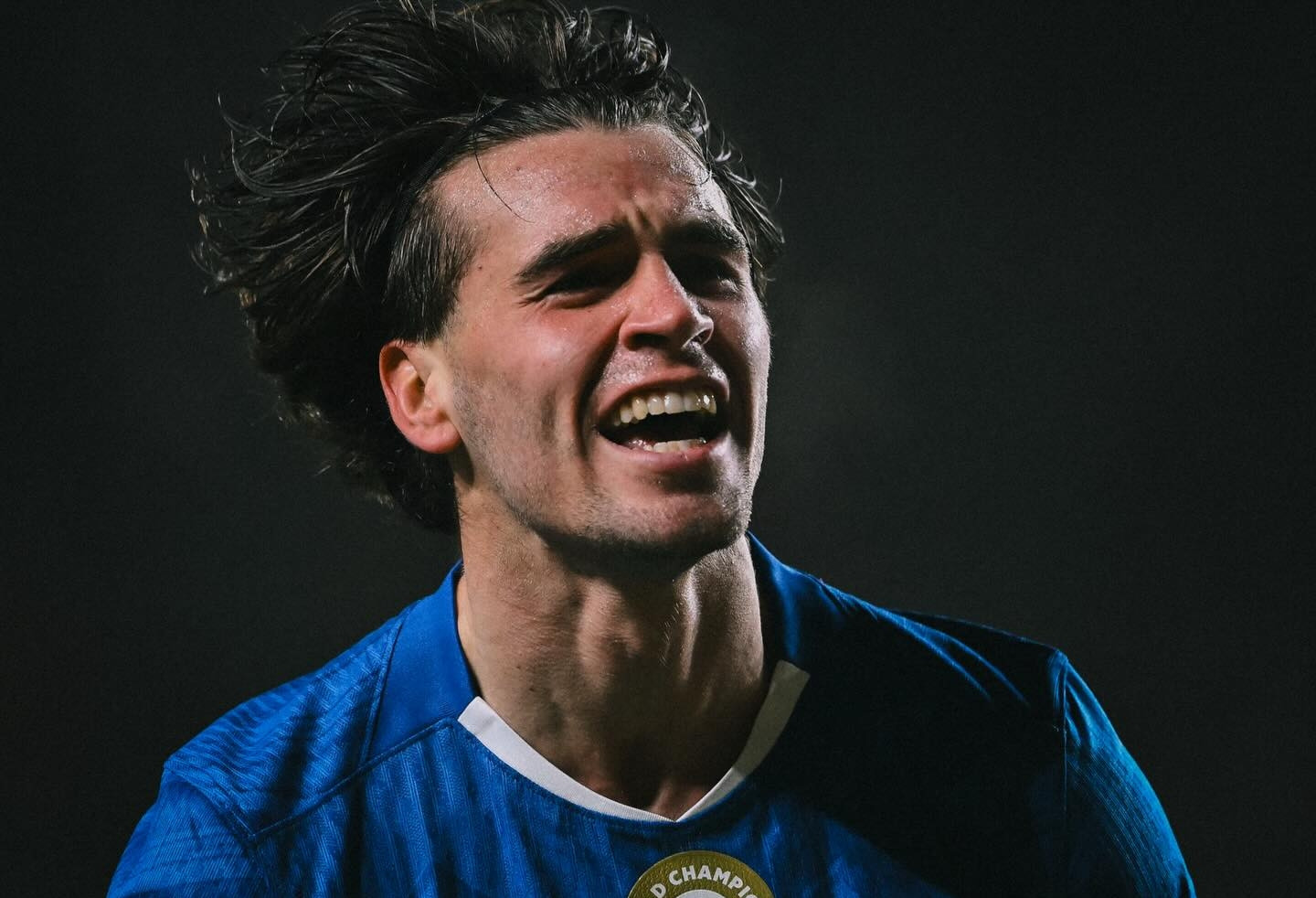 HLV Rosenior ra mắt ngọt ngào, Chelsea thắng tưng bừng