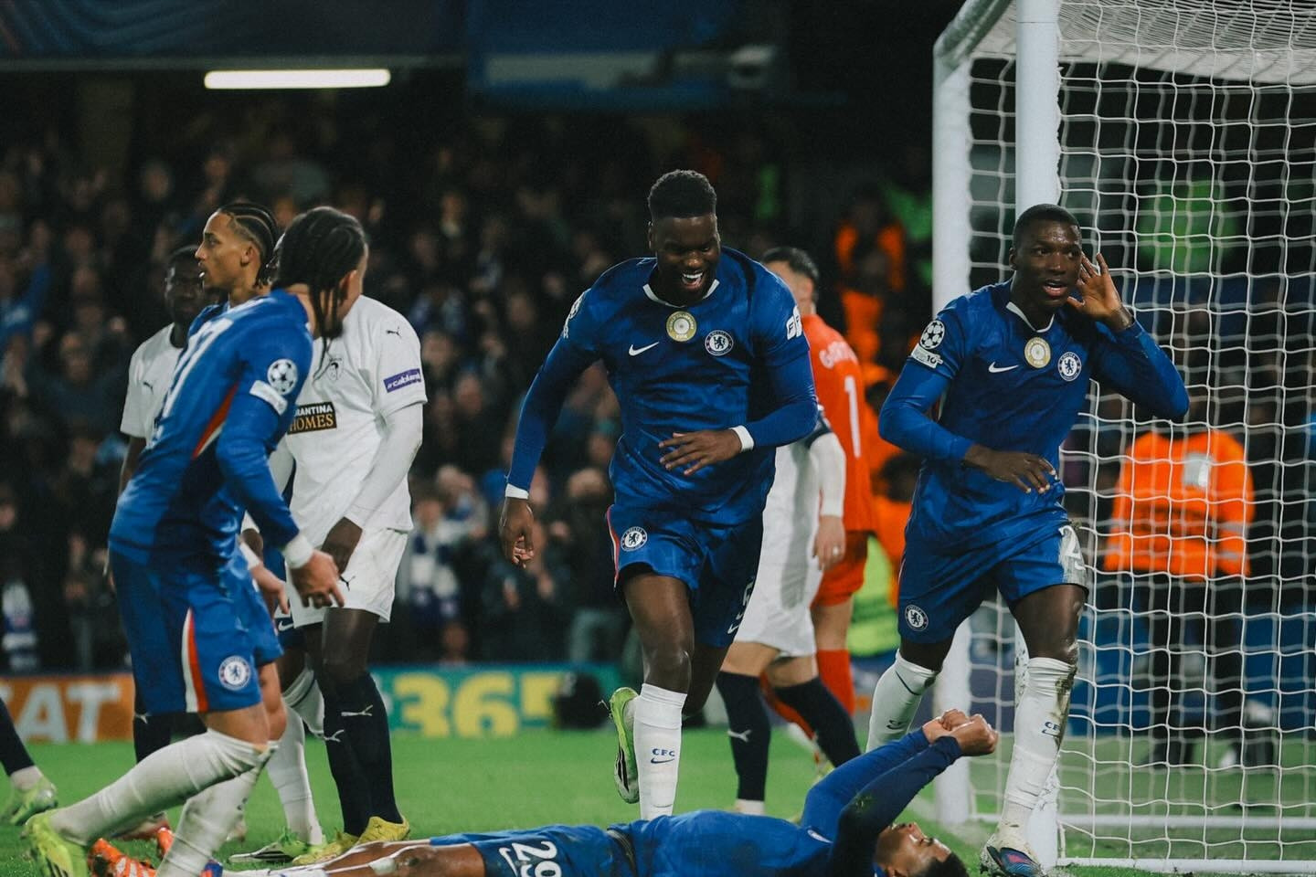 Chelsea nhọc nhằn đánh bại đội bóng vô danh ở Champions League