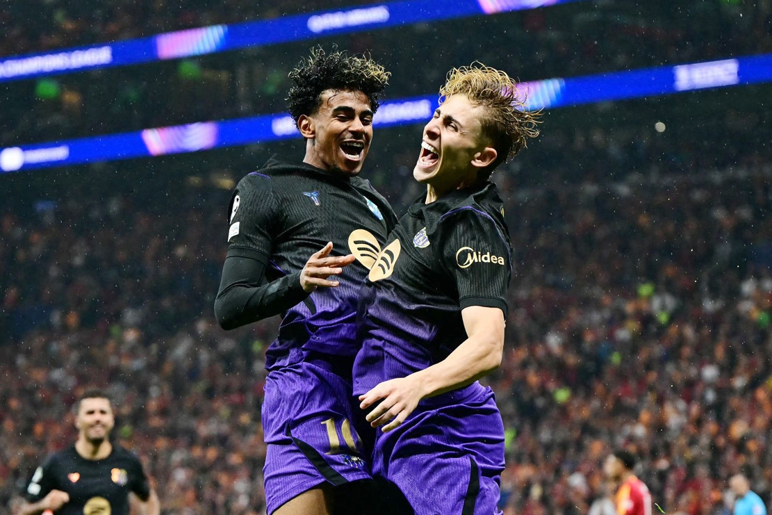 Lamine Yamal nhảy múa, Barcelona đè bẹp Galatasaray