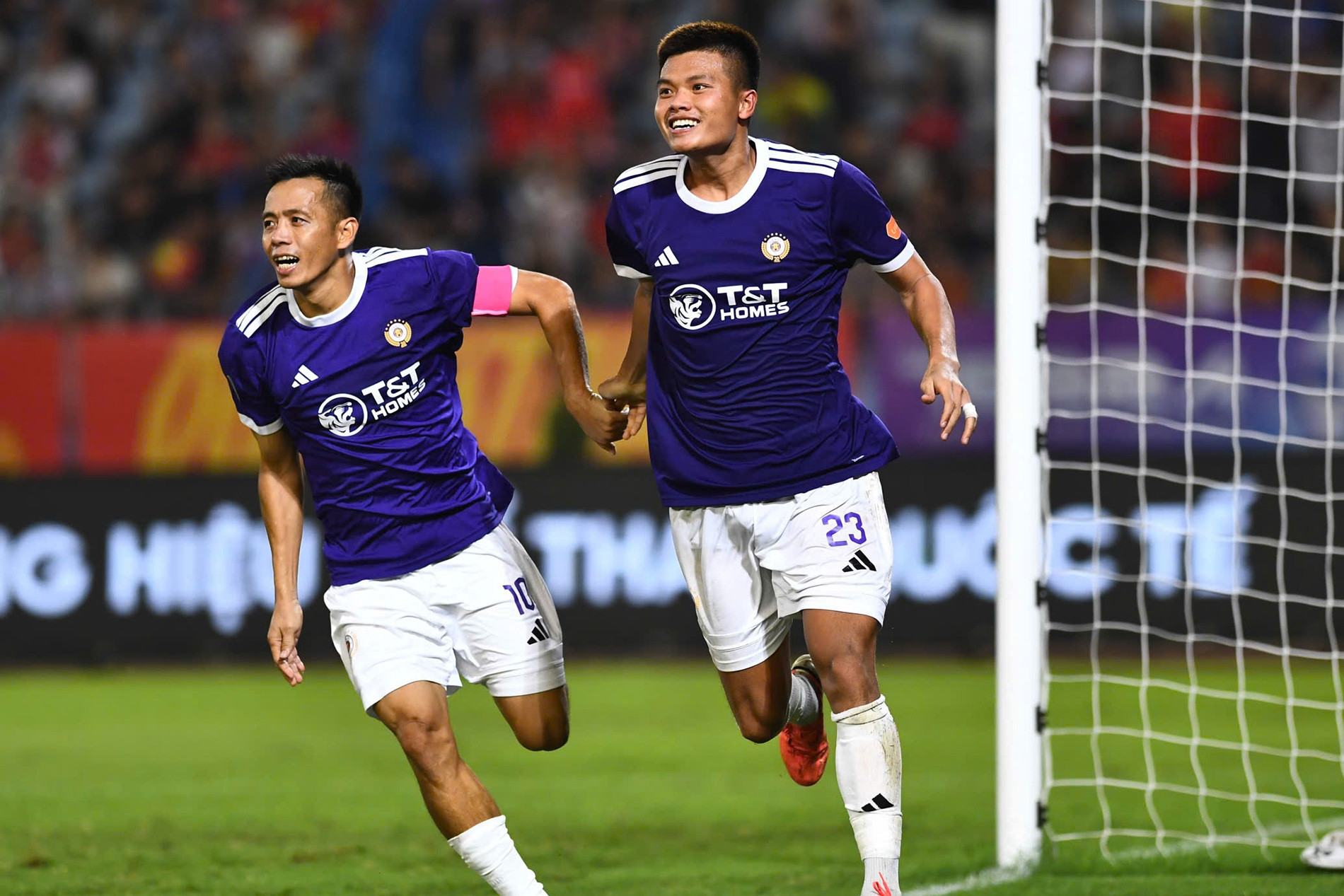 Đánh bại CAHN trận derby V-League, HLV Harry Kewell nói gì?