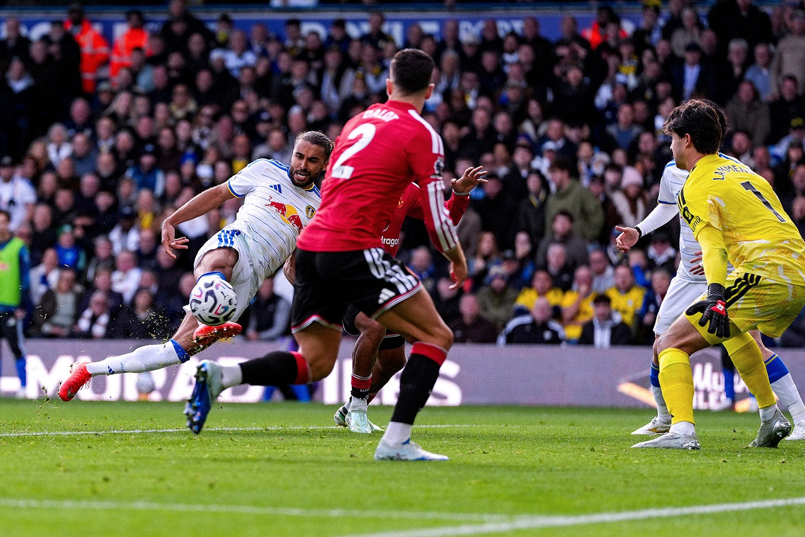 MU lực bất tòng tâm trước Leeds: ‘Quỷ đỏ’ kém nhất lịch sử