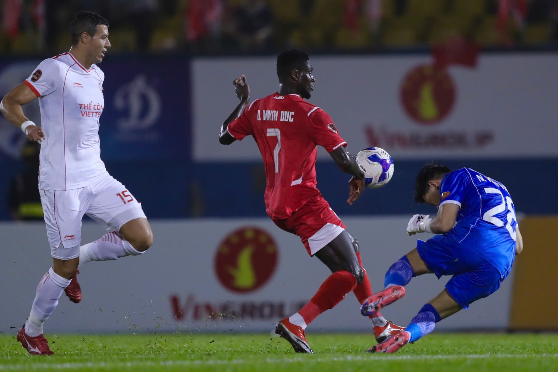 Trực tiếp bóng đá CA TPHCM 0-0 Thể Công Viettel: Cơ hội liên tiếp