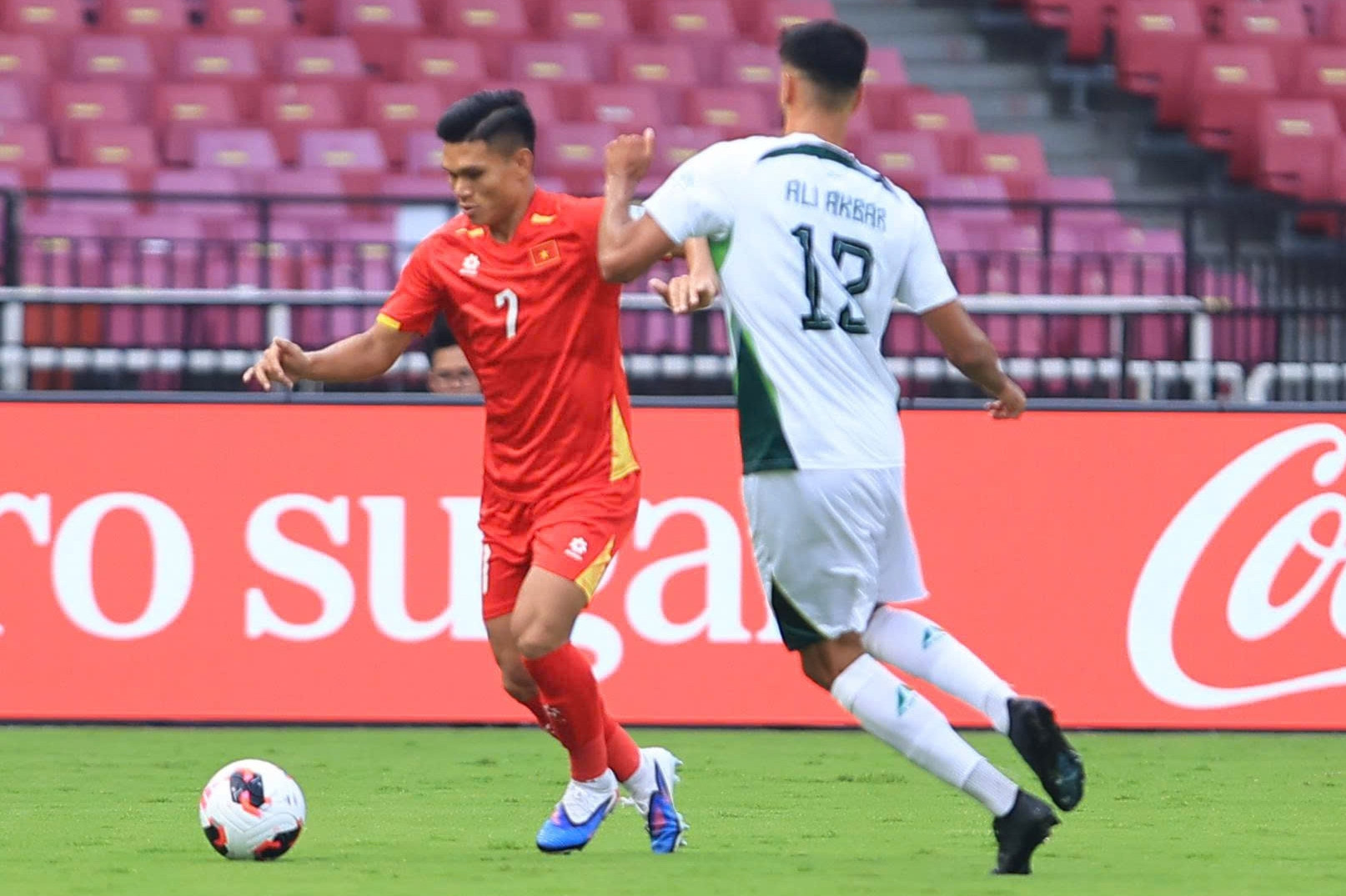 Trực tiếp bóng đá Việt Nam 0-0 Pakistan: Minh Hoàng liên tục bỏ lỡ