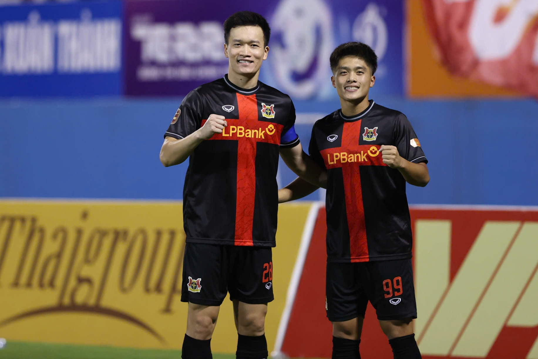 CLB Ninh Bình thâu tóm 3 giải thưởng V-League